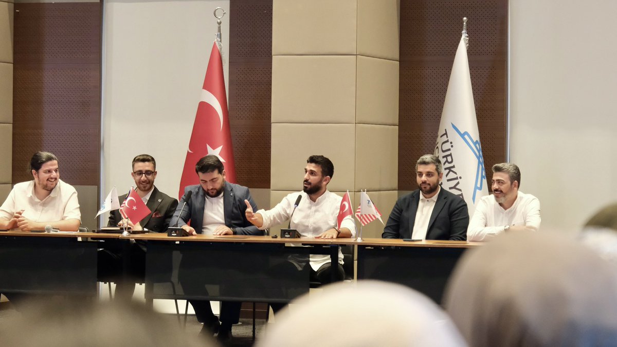 Tahir ALİOĞLU (@tahiralioglu61) on Twitter photo 🇲🇾✈️ Hazırlıklar tamam, rotamız Malezya!
Genel Başkanımız <a href="/ibrahim_besinci/">İbrahim Beşinci</a> ve Genel Başkan Yardımcımız <a href="/mmaliktaylan/">MUHAMMED MALİK TAYLAN</a>’ın katılımlarıyla öğrencilerimizle son toplantımızı gerçekleştirdik.
Şimdi yeni bir dil öğrenmek ve bambaşka bir kültürü keşfetmek için yola çıkıyoruz! 📚🌏 🇲🇾✈️ Hazırlıklar tamam, rotamız Malezya!
Genel Başkanımız <a href="/ibrahim_besinci/">İbrahim Beşinci</a> ve Genel Başkan Yardımcımız <a href="/mmaliktaylan/">MUHAMMED MALİK TAYLAN</a>’ın katılımlarıyla öğrencilerimizle son toplantımızı gerçekleştirdik.
Şimdi yeni bir dil öğrenmek ve bambaşka bir kültürü keşfetmek için yola çıkıyoruz! 📚🌏