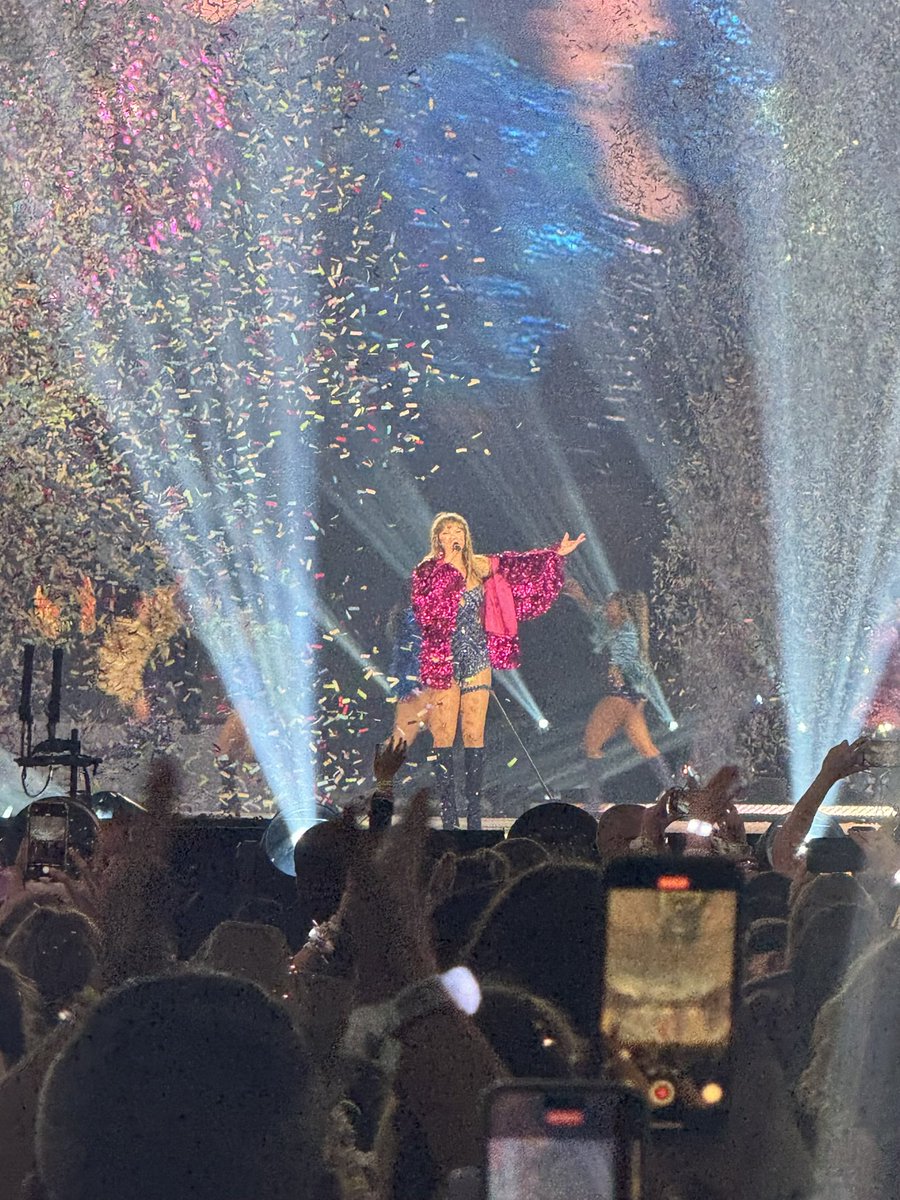 boiseemily's tweet photo. the last 4 colors she wore on the Eras tour match up with the (soon to be) 4 colors of the locks ❤️‍🔥💜🤍🩷 #TaylorSwift https://t.co/tZC8zTVVKl