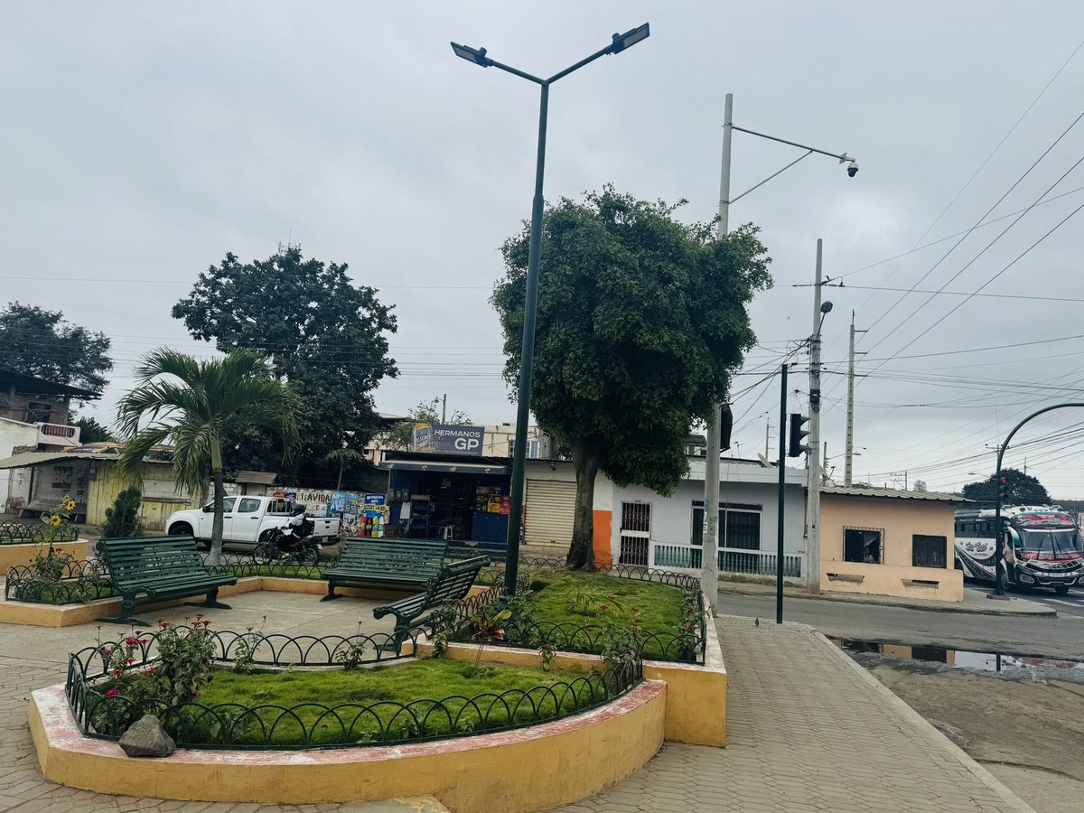ECU911PVO's tweet photo. Leonardo Espinel, Coordinador Zonal del #ECU911, resaltó que la implementación de los 8 puntos de videovigilancia permitirá ampliar la supervisión del espacio público y fortalecer las operaciones de control y prevención en la localidad. 

#ECU911BrindaSeguridadIntegral https://t.co/pXDblH0RAB