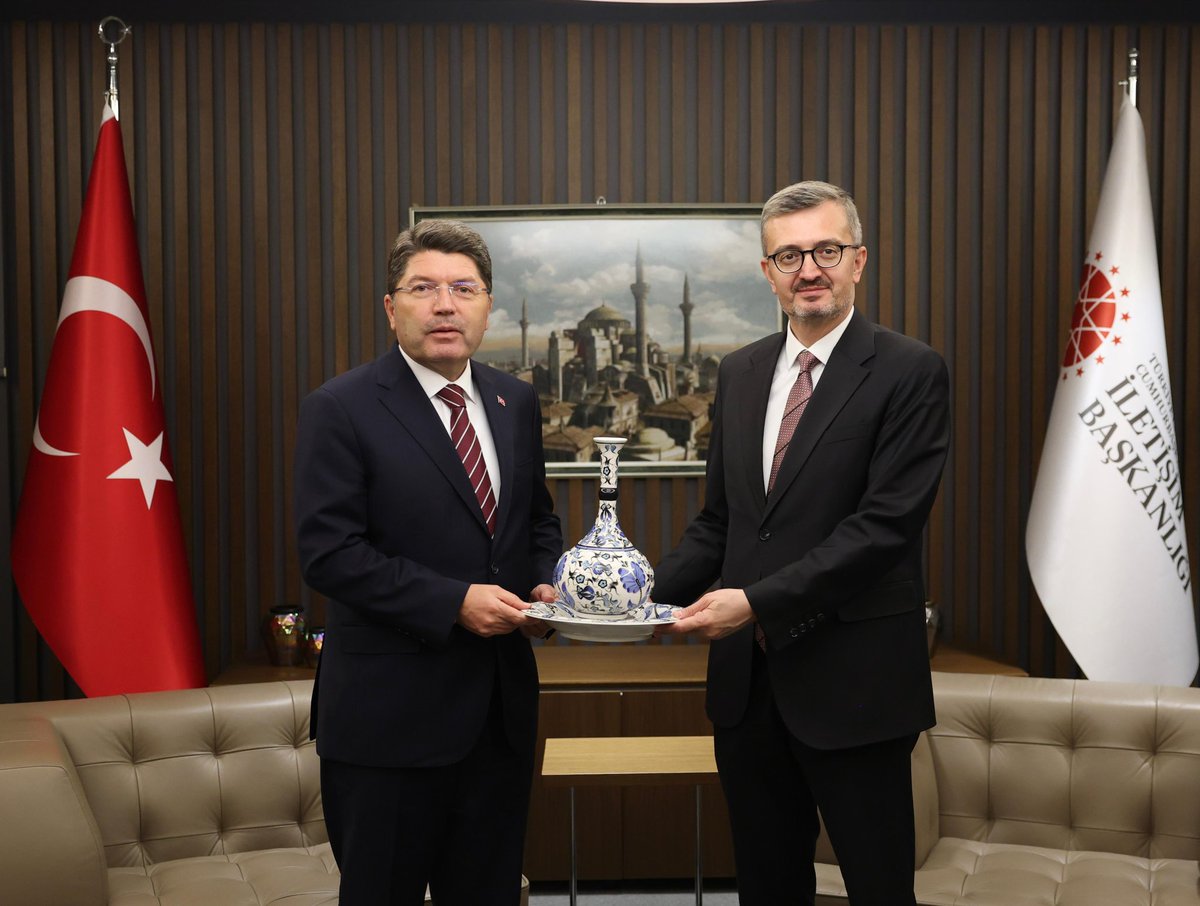 Adalet Bakanımız Sayın Yılmaz Tunç’a ziyaretleri ve hayırlı olsun dilekleri için teşekkür ederim.

Sayın Bakanımızla gerçekleştirdiğimiz görüşmede, karşılıklı iş birliği imkânlarını ve birlikte atabileceğimiz somut adımları kapsamlı bir şekilde ele aldık.

İletişim Başkanlığı