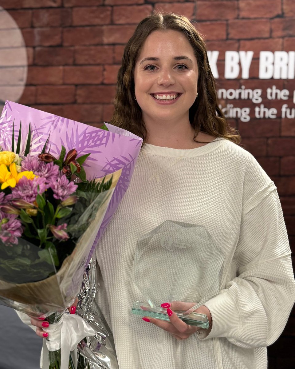 ✨ Meet Samantha Armstrong, recipient of the 2025 Community Service Award.

Samantha has worked with incredible dedication with organizations like Kids Fitness League, Shelter Movers, Big Sisters, and the Ottawa Boys &amp; Girls Club.

Read more: qchblog.com/news/2025/6/12…

#HumansOfQCH