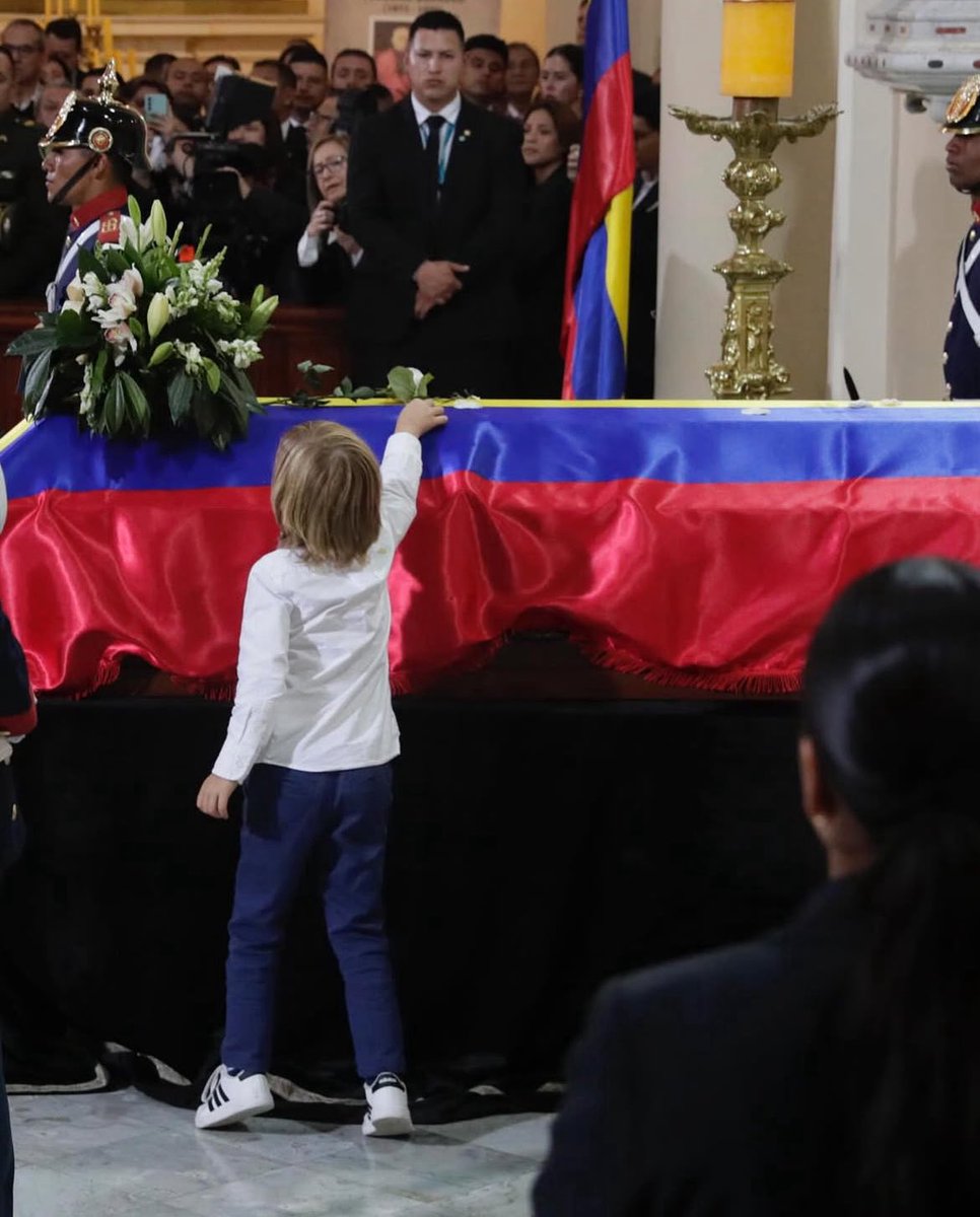 Vuela alto Miguel! 

Diste tu vida por Colombia. Tu causa será siempre nuestra causa: una Colombia segura y próspera.

#FuerzaMiguel