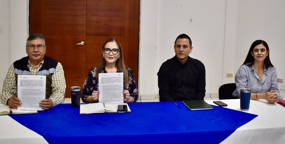 SRNYMA's tweet photo. 🌎♻️ Durango y @ecoceac impulsan un programa integral de #ReciclajeResponsable en espacios públicos:
 🔹 Contenedores especializados 🔹 Recolección certificada 🔹 Capacitación ambiental

💬 “Un Durango más limpio y consciente” —@SRNYMA 

#DurangoSustentable #EconomíaCircular https://t.co/i7i4qISk73