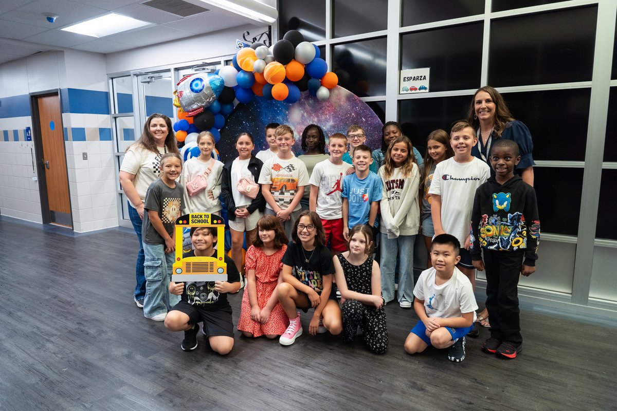 RoyseCityISD's tweet photo. The #FortFamily had a great first day! #FortElementary #ExperienceRCISD https://t.co/5SN3cNse8f