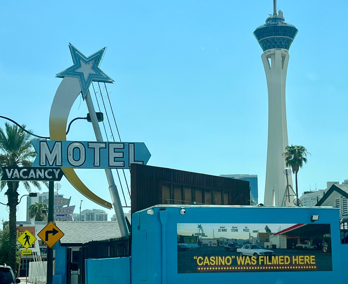 gateway2fremont's tweet photo. We just met @DavidRaanan & his business partner, transforming the historic Star Motel in the Arts District into stunning new units. We need more visionaries like him breathing new life into our vintage motels, they’re part of our history. Fun fact: Casino was filmed there!
#DTLV @VitalVegas @DerekJStevens @LydiaInVegas