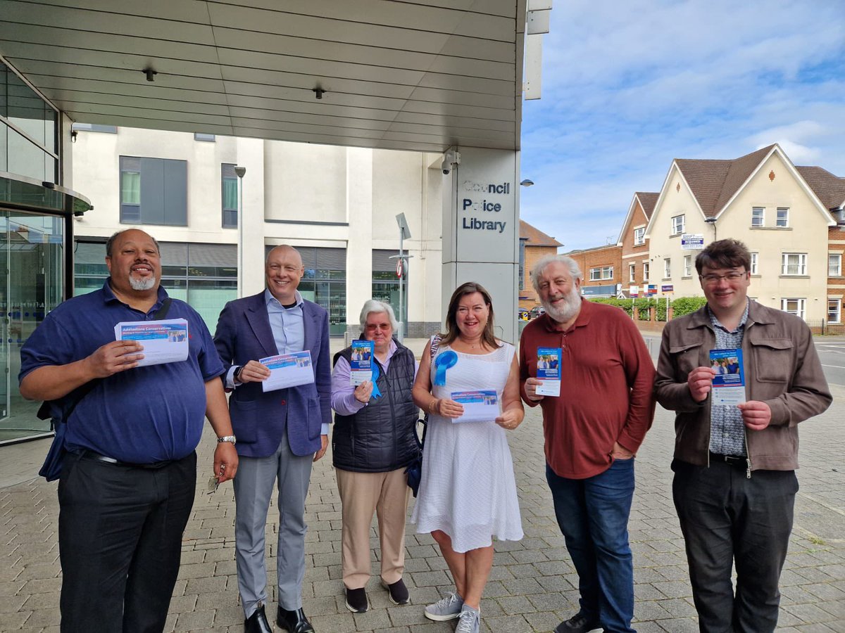 LGBTCons's tweet image. We had a bumper day across Surrey on Saturday, with several groups across the county in sessions led by @john_cope and @Lewis_Virgo.

We were also joined by a very special guest too - the Leader of the His Majesty’s Most Loyal Opposition, the Rt. Hon. @KemiBadenoch MP.
