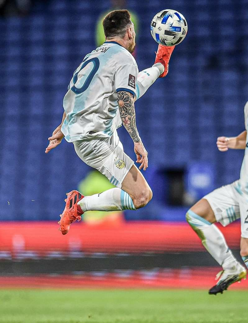 DÍA INTERNACIONAL DEL ZURDO.