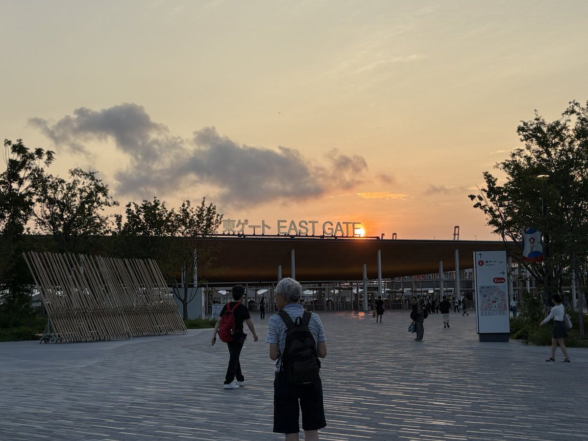bbb55to's tweet photo. まだ予約の当たっていないオランダ館、電力館等に入れたり、水や食品を配っていただいたりとスタッフの方々に感謝しかないオールナイト万博、最高でした。対戦ありがとうございました！！！ https://t.co/n7dsQYqi6G
