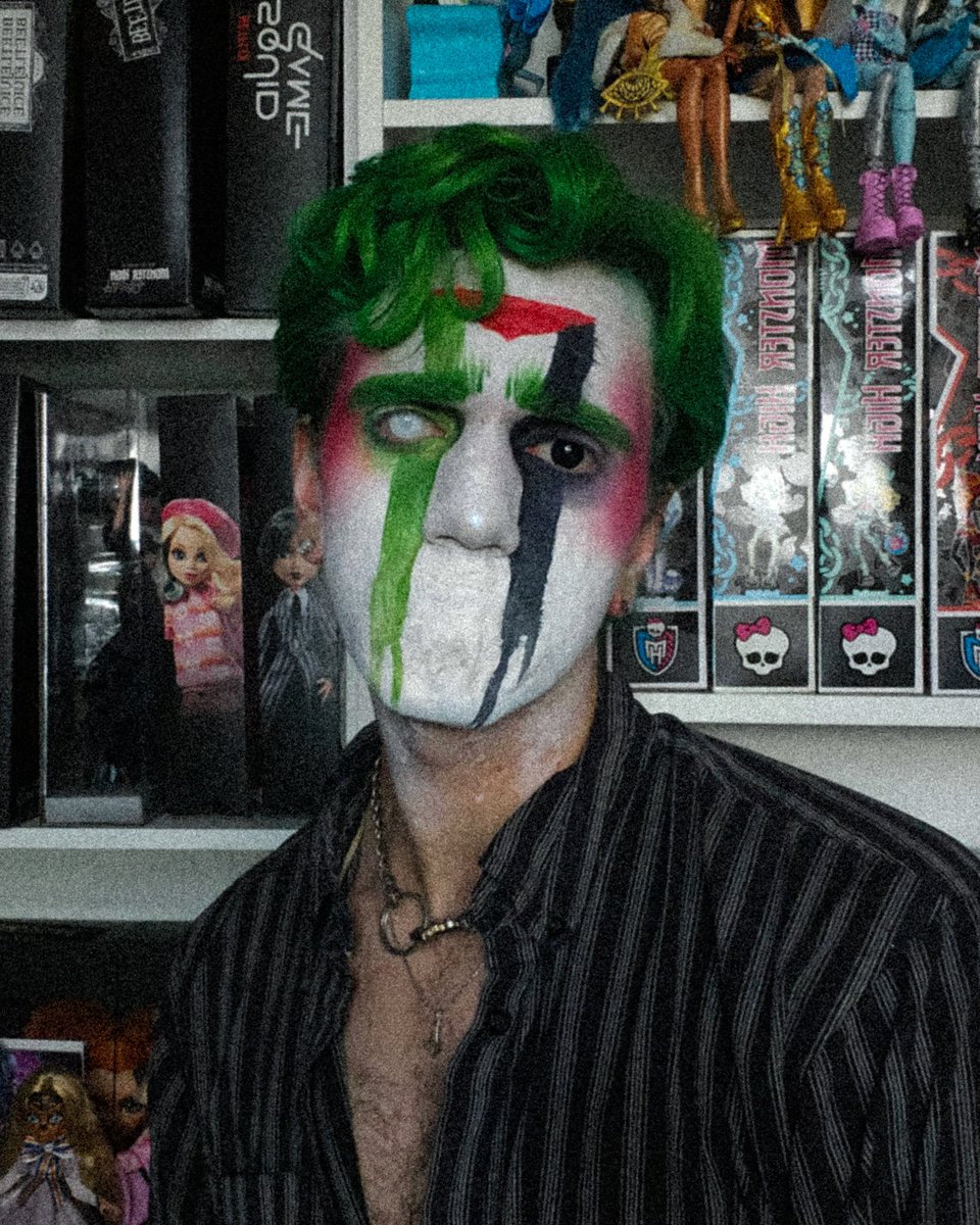 lowkeydisturbed's tweet photo. A simple watermelon moment 💚❤️🖤 https://t.co/KLf2h0QB0e