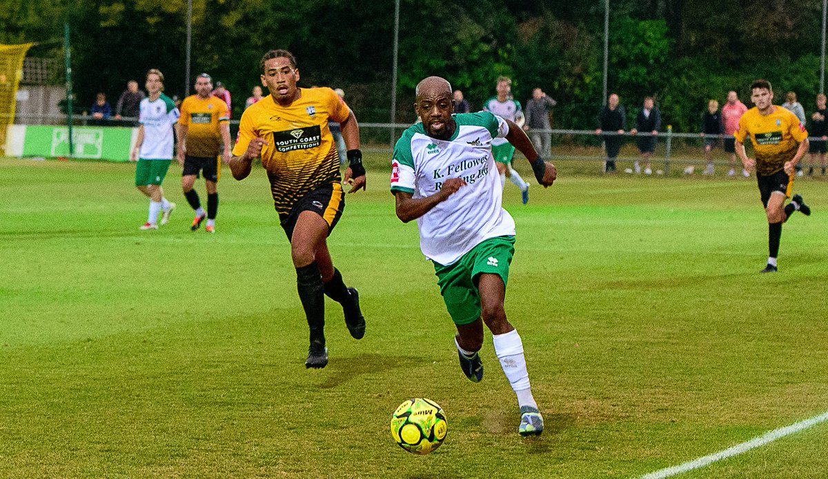 TommyMc93289518's tweet photo. Golds Win Big Derby Game @PompeyNewsNow @LittlehamptonFC @rocks1883 @SportSussex @NonLeaguePaper @NonLeagueSussex @nonleaguevol https://t.co/POk4Zl9CUb