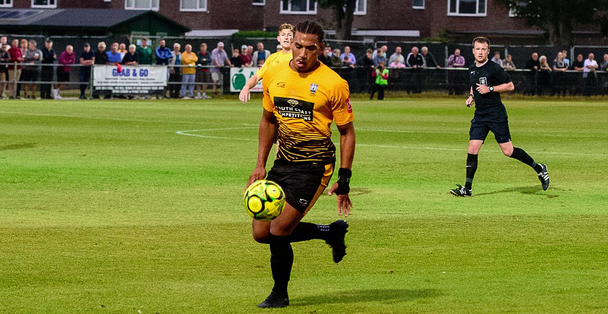 TommyMc93289518's tweet photo. Golds Win Big Derby Game @PompeyNewsNow @LittlehamptonFC @rocks1883 @SportSussex @NonLeaguePaper @NonLeagueSussex @nonleaguevol https://t.co/POk4Zl9CUb