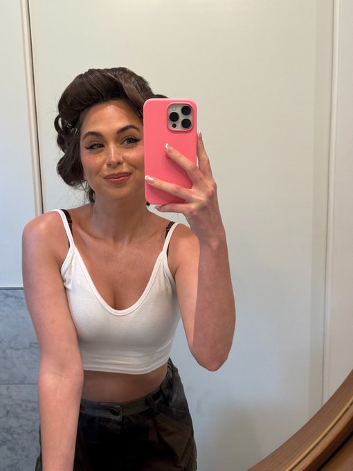 It's giving glamour 💅 https://t.co/HJx8ObPPnU