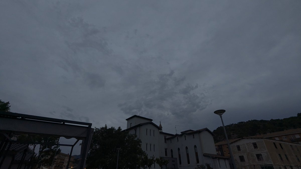 #compartetuatardecer 
#ilunabarra 
#Summer
#Atardecer  nublado el de hoy .

A disfrutar del mundo de los sueños y que se cumplan.👌🏾