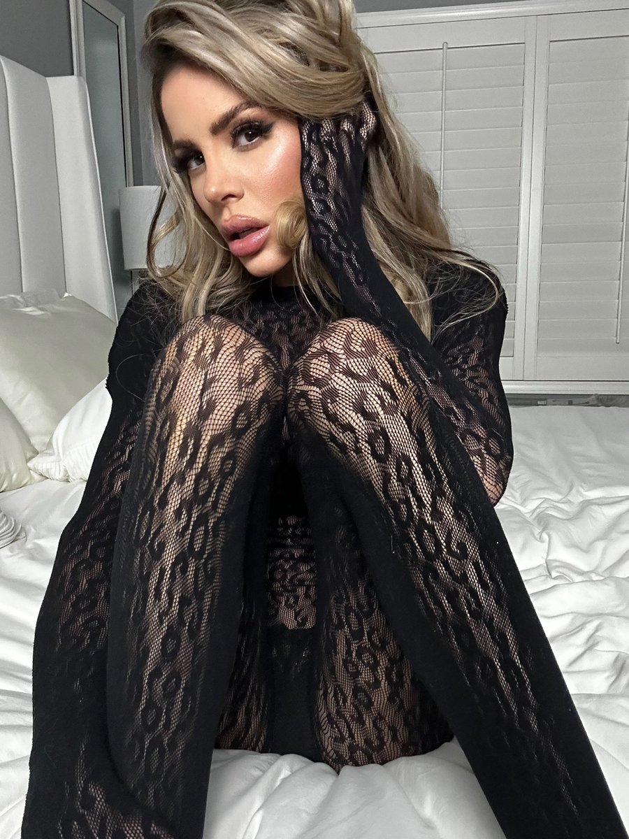 ImSofiSummers's tweet photo. Kitty cat said meowww 🐈‍⬛ https://t.co/UsMDH7mXll