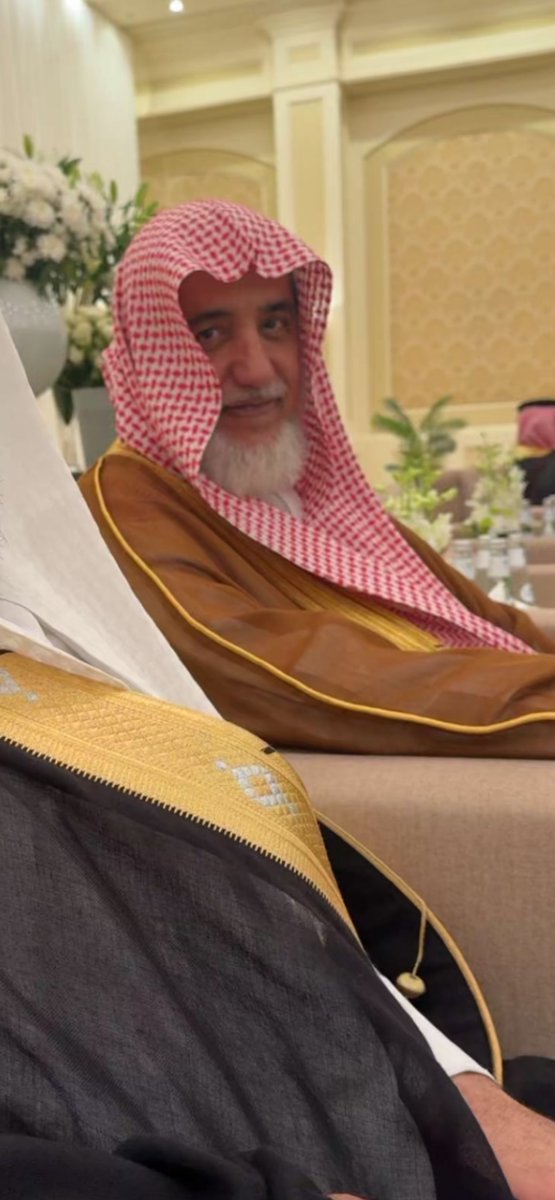 إذا خَلَجَتْ عَيْني أَقُولُ لَعَلَّها ••
لِرُؤْيَتِكُمْ، تَهْتَاجُ عَيْني وَتَضْرِبُ

اللهمّ إنّا نُحبُّهُ فيك ..