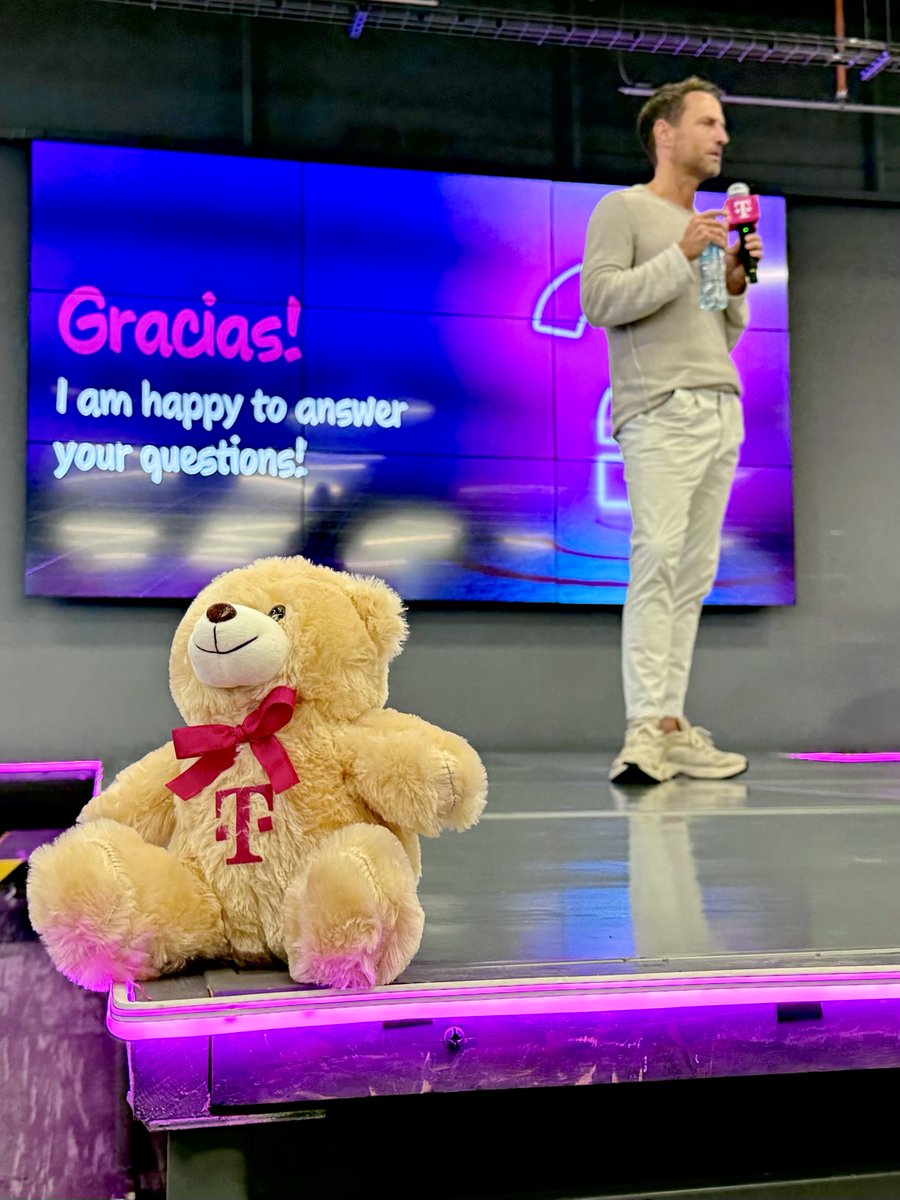 TSystemsMX's tweet image. Recibimos con gran entusiasmo a Christoph Ahrendt, #CFO de @tsystemscom. Tuvimos una gran charla, compartiendo ideas, reforzando nuestro trabajo en equipo en pro de nuestros clientes.
#TSystems #Letspowerhigherperformance #peoplemakeithappen #ConnectingYourWorld