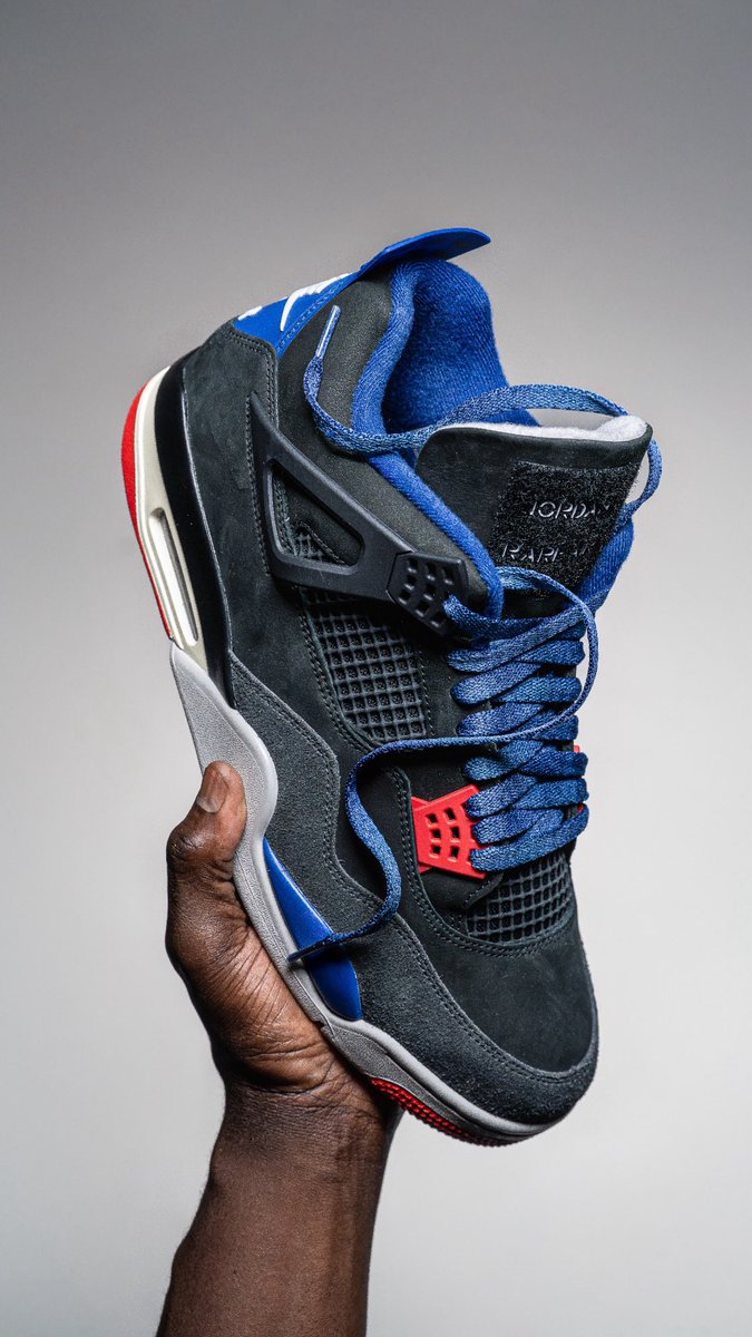 cultivatingcool's tweet photo. These were supposed to sell out.
Early pairs hit $700+.
OG color blocking, suede upper, “Rare Air” tongue tag…

And somehow they sat.
Now they’re going for near retail.

One of the wildest resale pullbacks I’ve seen on a GR 4.
Sneaker culture’s attention span is shorter than ever.

📸 Just giving this pair the respect it didn’t get on release day.