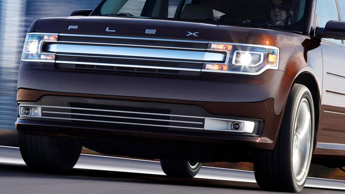 Drivers Say This Ford Loses Body Parts At Speed Triggering Federal Investigation #car #auto #cars carscoops.com/2025/08/driver…