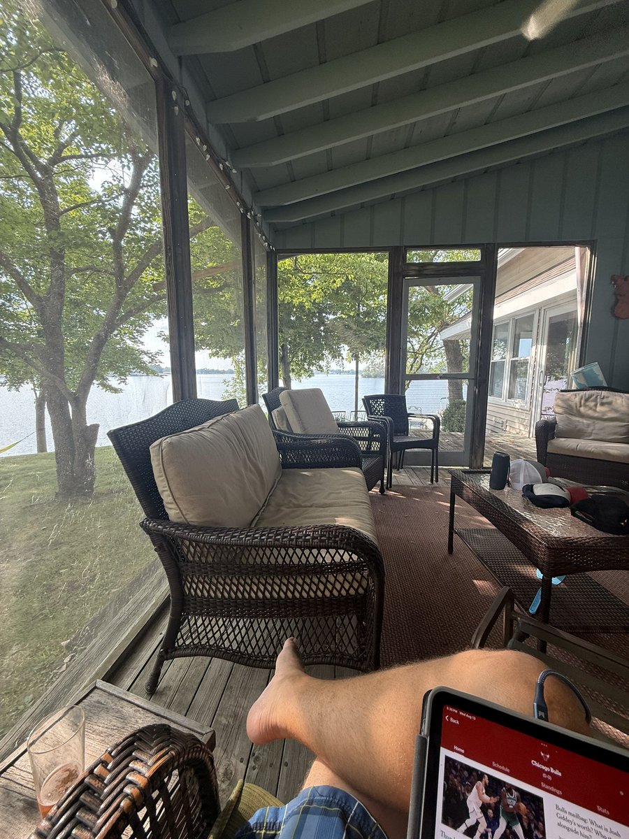 DaveFarley1986's tweet image. My view of listening to @CourtneyRCronin on @TWaddle87 and @WaddleandSilvy on the @ESPN1000 app! #LakeHouse #ScreenPorch #Bears