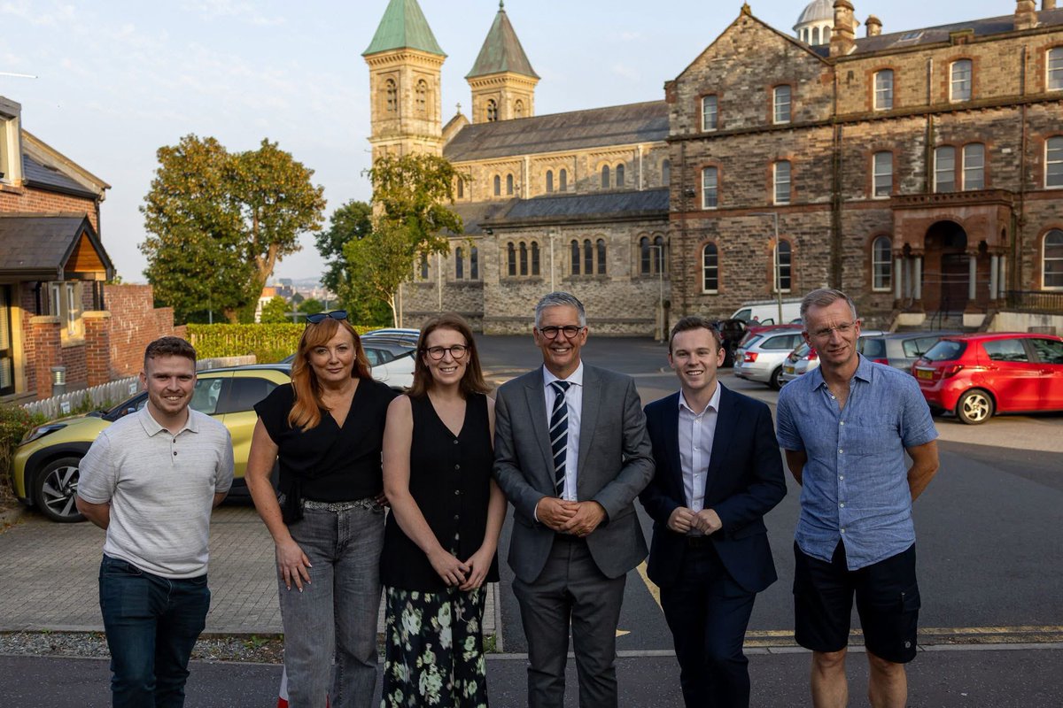 ArdBoneFestival's tweet photo. 𝐍𝐎𝐑𝐓𝐇 𝐁𝐄𝐋𝐅𝐀𝐒𝐓 𝐓𝐀𝐋𝐊𝐒 𝐁𝐀𝐂𝐊!

A fantastic evening of lively, honest, and open debate at the Houben Centre.
Our panel tackled key issues including the effectiveness of Stormont, welfare reform, and the situation in Gaza, engaging the audience in a truly thought-provoking discussion.

Huge thanks to our Chair the brilliant @BBCMarkSimpson from the BBC and to our outstanding panel: @CllrRyanMurphy, @BrianKingston @EoinTennyson @C_Fitz_ and @AllisonMorris1.

Thanks @belfastcc for their support with our events. 

#ArdBoneFest25