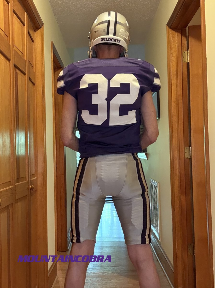 Geez.. Never thought I'd look at myself in a pic and think these thoughts...
#footballgear