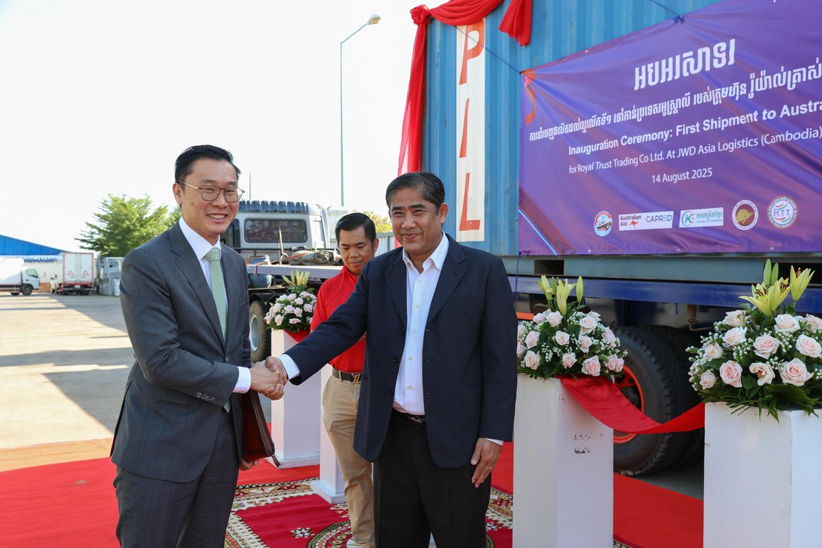 AusEmbPP's tweet photo. Bringing 🇰🇭’s best to the 🌎! 

With strong support from 🇦🇺 through #CAPRED, Cambodian farmers and agrifood processors are exporting delicious Cambodian products to 🌍 markets, including 🇦🇺. 

Joined RTT today to inaugurate its first shipment of cashews and dried fruit to 🇦🇺. https://t.co/J9gu5x8ILq