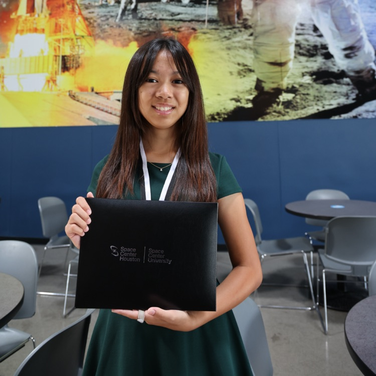 RMcNairJH's tweet photo. 🚀 Rising 8th grader Lillian Grace Diaz earned the Gene Kranz Scholarship, exploring NASA at Space Center University! Her team won 2nd in Habitat &amp; Rocket Launch, 1st in Thermal &amp; Overall. A future Aerospace Engineer in the making! 💛 #McNairProud #STEMStar https://t.co/uYLwdtFgA4