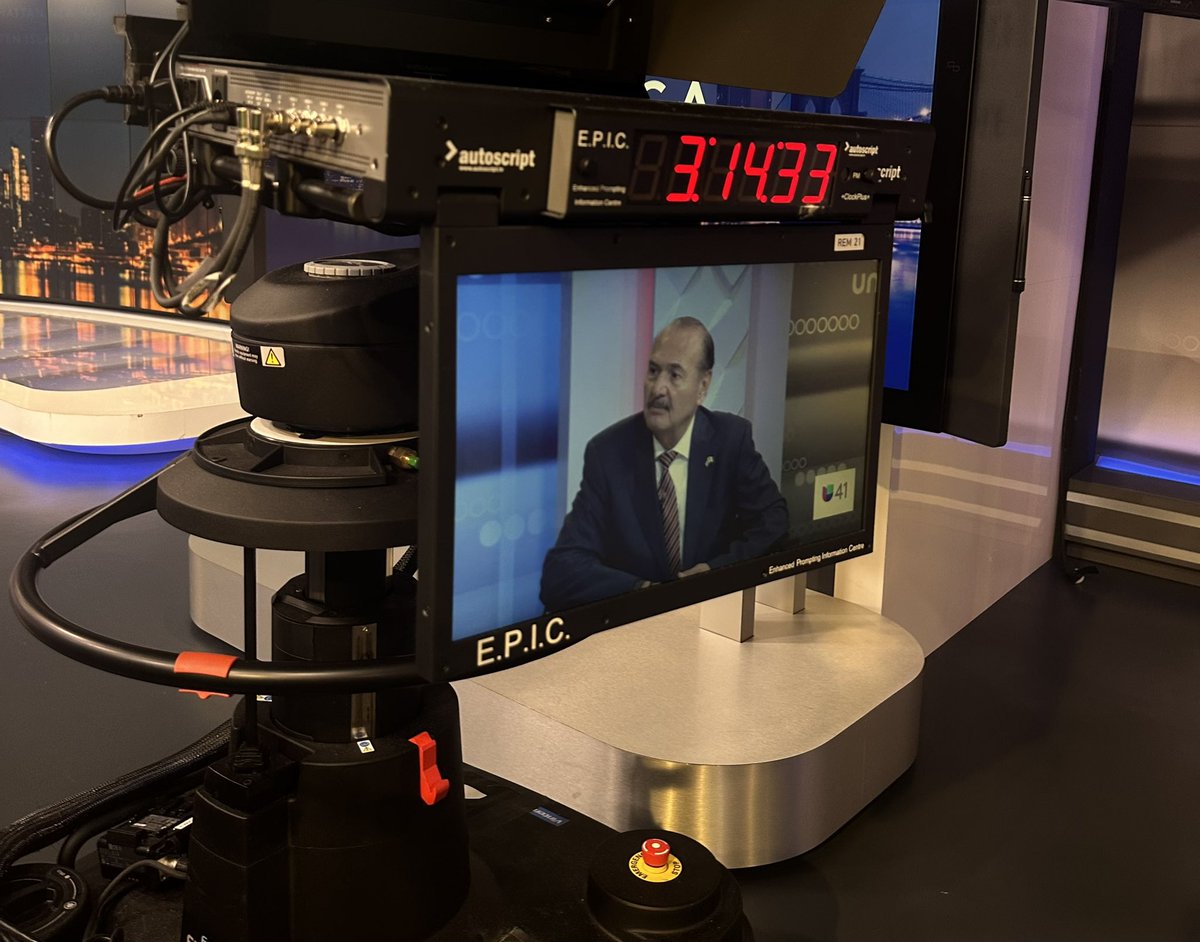 ConsulMexNuy's tweet photo. 📸🇲🇽| Esta tarde el CG @mbuciom fue invitado a los estudios de @univisionNY para estrechar vínculos de colaboración con la televisora, de igual forma dio entrevista en la que informó acerca de su plan de trabajo y prioridades de su gestión. https://t.co/yJQSWCswM3