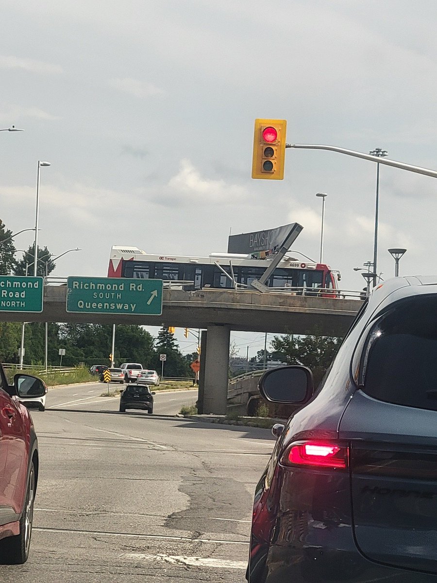 jpomalis's tweet photo. Yet another reason not to take OC Transpo public transit #Ottawa https://t.co/pPCqewuGEr