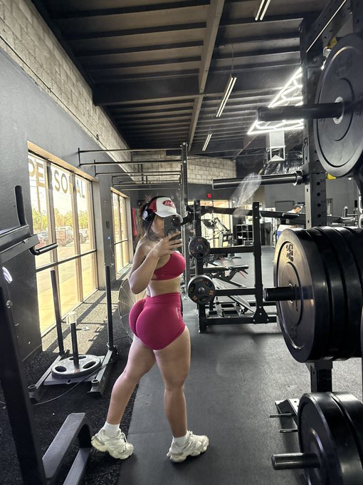 Watch sharalifts's leaked NSFW photo on TwXstars