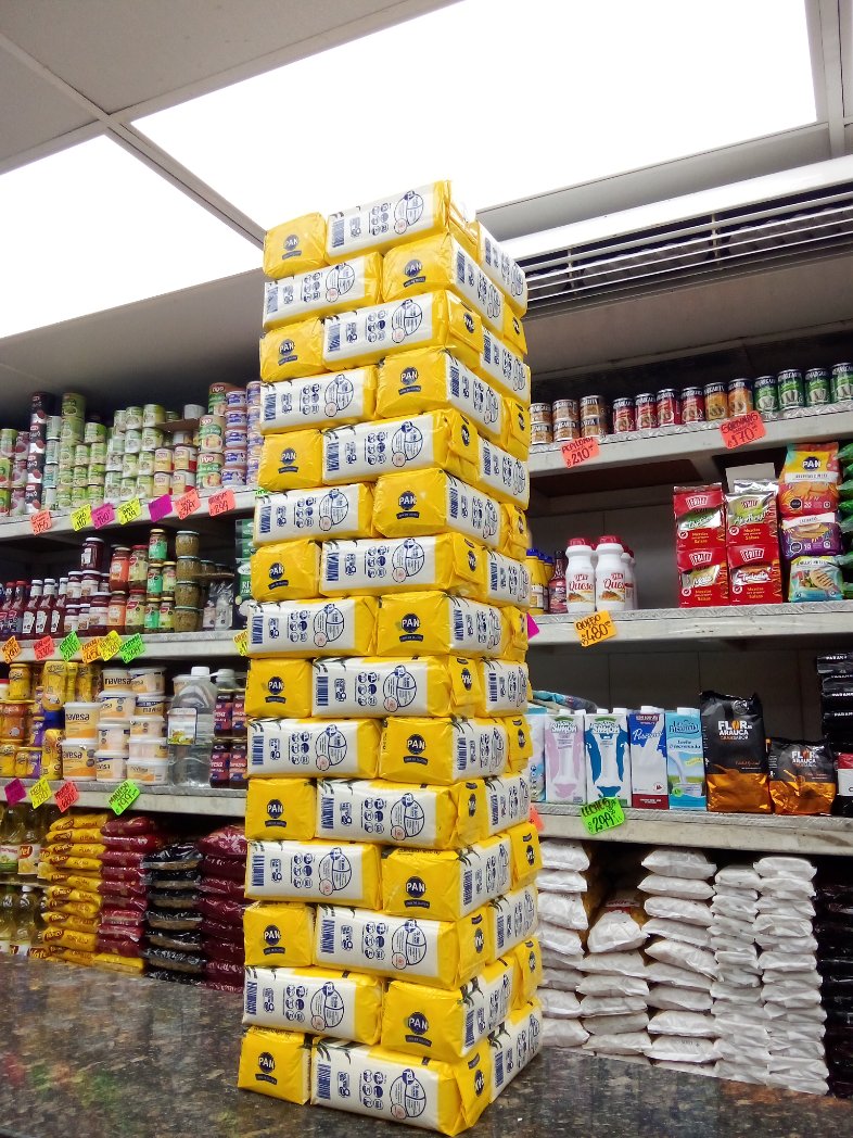 Andyenigena's tweet photo. Cálmate, impulso de querer jugar Jenga. https://t.co/QuYEu7r8Ls