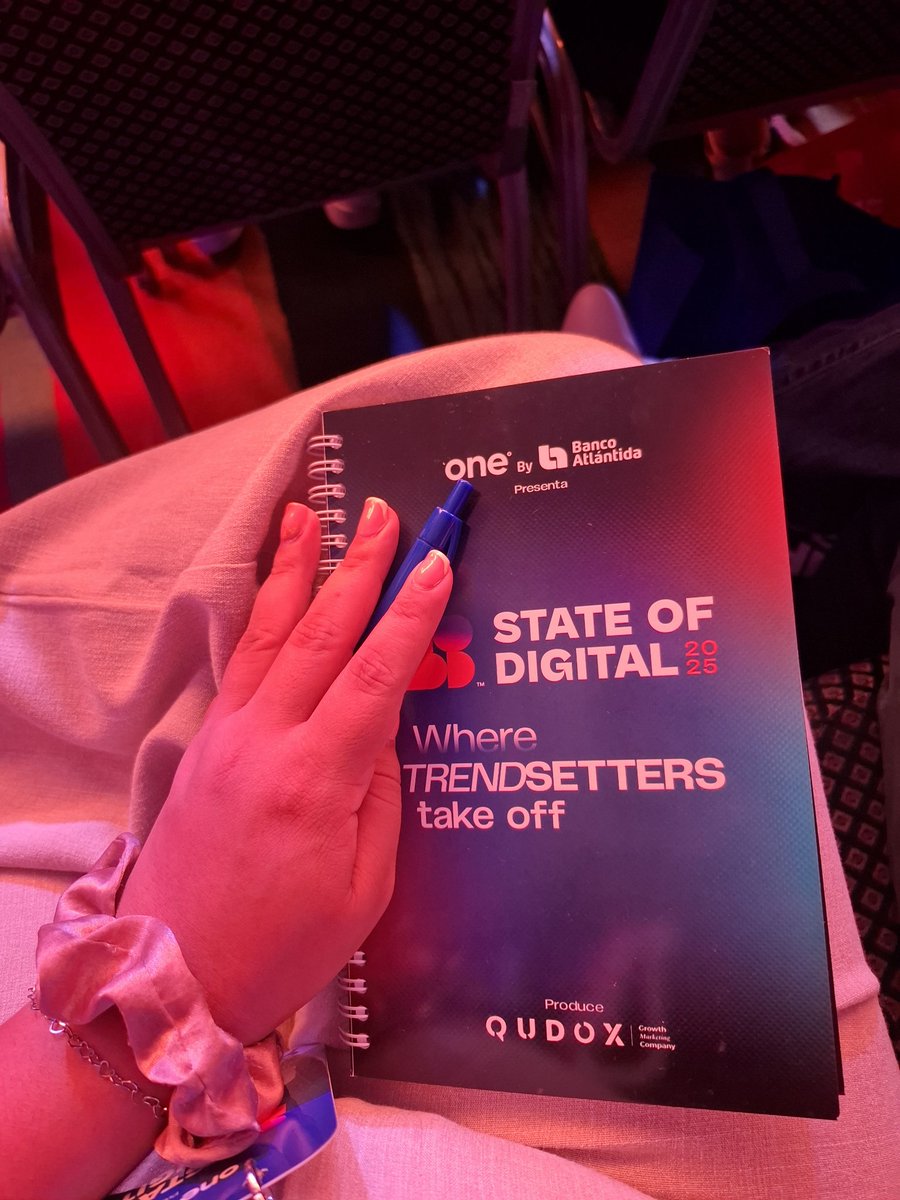 BelenAguillon_'s tweet photo. Viviendo la vida profesional que siempre quise y soñé 🙏🏻💋 

2/5 del equipo🎀

#stateofdigital https://t.co/sx6waNUt65