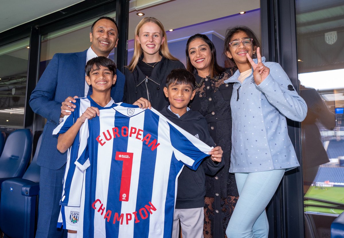 A highlight of opening weekend was the opportunity for my family to meet this self described “proper Baggies fan” and inspirational <a href="/Lionesses/">Lionesses</a> champion! Will always welcome seeing <a href="/hannahhampton_/">Hannah Hampton</a> at The Hawthorns and at <a href="/WBAWomen/">West Bromwich Albion Women</a> matches in between winning trophies! #wba