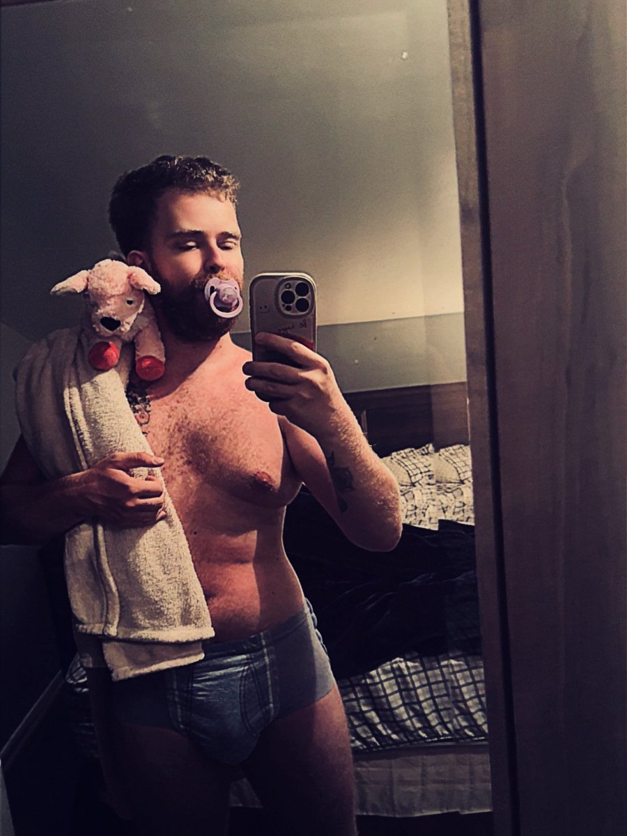 MaxenceLittle's tweet image. There you go, you're ready to go to bed, little boy 😴🦄
#abdl #abdlboy #diaperboy #diaperlover #ageplay