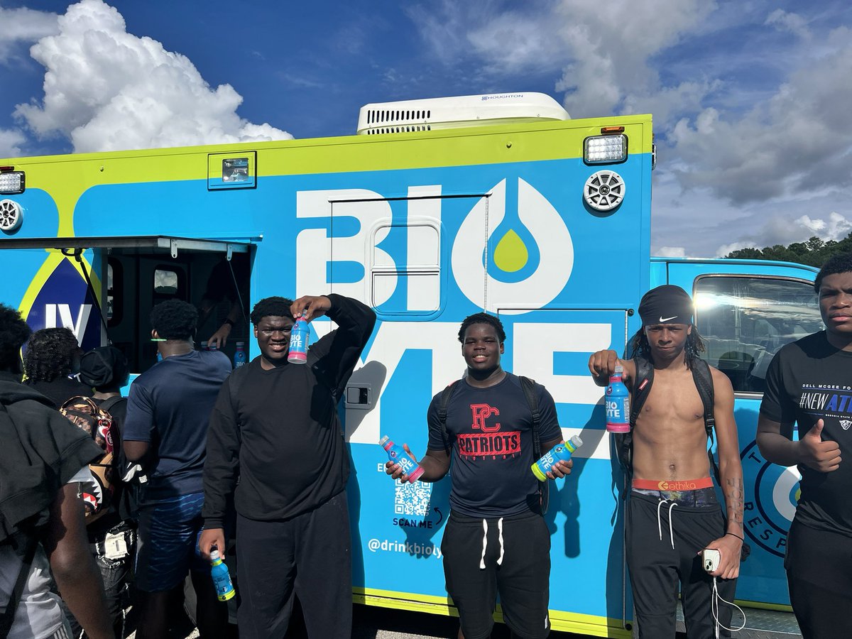 CoachJPressley's tweet photo. Thanks to @drinkBIOLYTE for coming out to @PCHS_PatsFB to help get us hydrated and ready for week 1. Our guys are fueled up and focused on going 1-0! #WinTheProcess #GoPats🇺🇸 https://t.co/hcKefNMIZR