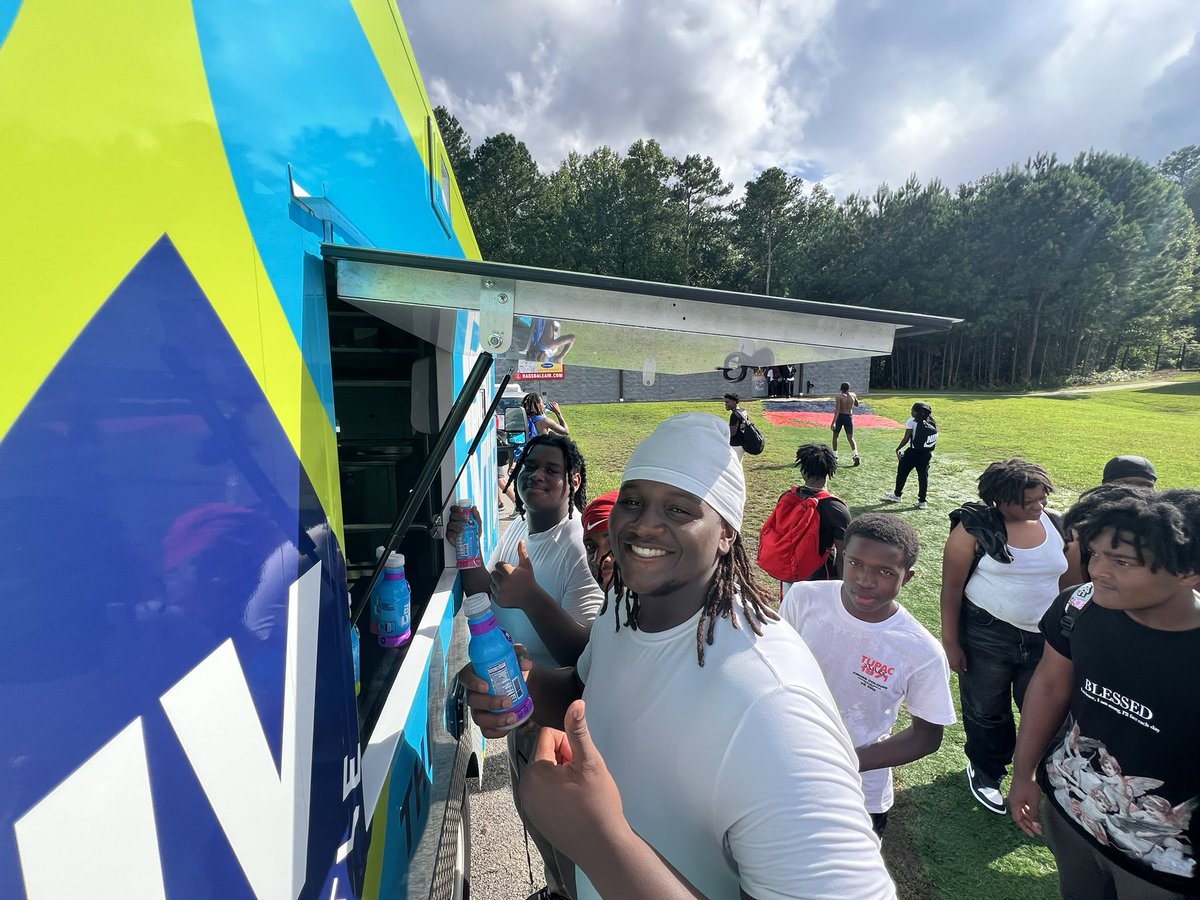 CoachJPressley's tweet photo. Thanks to @drinkBIOLYTE for coming out to @PCHS_PatsFB to help get us hydrated and ready for week 1. Our guys are fueled up and focused on going 1-0! #WinTheProcess #GoPats🇺🇸 https://t.co/hcKefNMIZR
