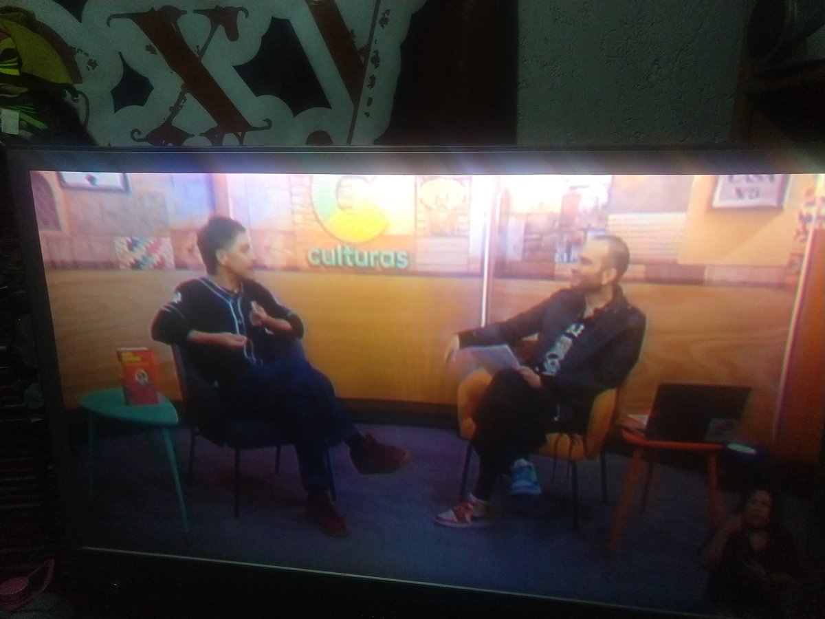 #Culturas22 <a href="/claudifonos/">Claudífonos</a> <a href="/cotahiriart/">andresCOTA</a> <a href="/luisalaouija/">Luisa La Ouija</a>  ya reportándome en esta lluviosa y fría noche,pandilla de culturas 22