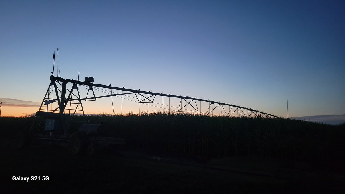 shadowdog30's tweet photo. Late evening checking irrigation @KSUTAPS @KStateWKREC https://t.co/c5FRPDThx7