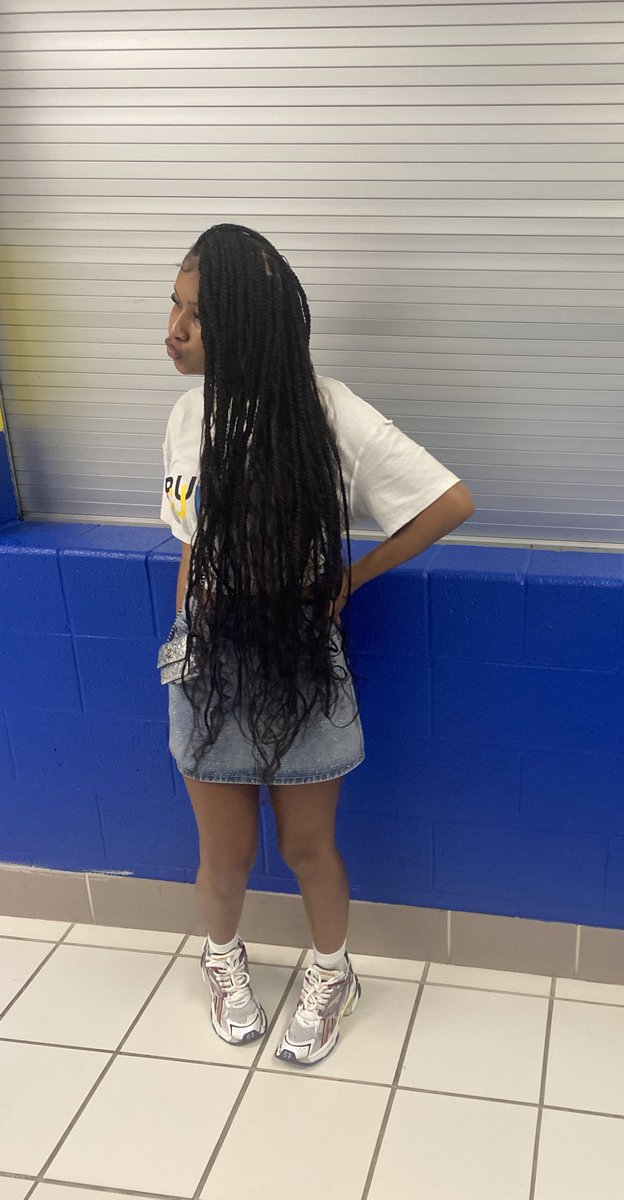 rahimaasuraii's tweet image. hey now #firstdayofschool #flyshit