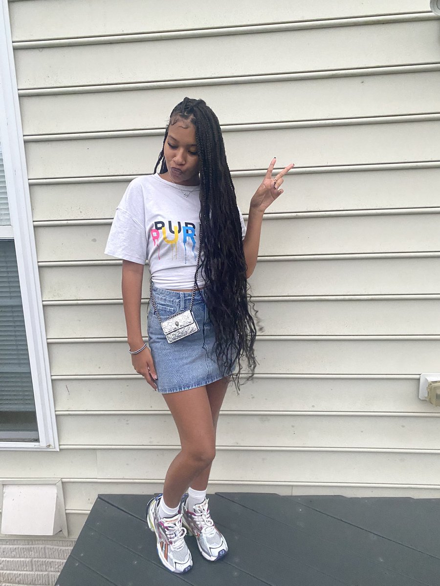 rahimaasuraii's tweet image. hey now #firstdayofschool #flyshit