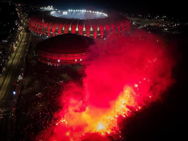 QGdoInter's tweet photo. Posso falar? 𝐓𝐄𝐌 𝐉𝐎𝐆𝐎.

50 mil pessoas. Ruas de Fogo. 𝐁𝐞𝐢𝐫𝐚-𝐑𝐢𝐨.

Vejo vocês em Porto Alegre. 🇦🇹

📸 | Reprodução https://t.co/5QYbZvVTR9