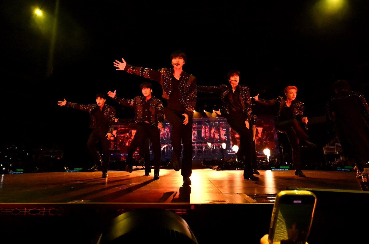 DDArenaAZ's tweet photo. Still not over last night. 🔥 @ATEEZofficial please come back to Glendale soon. 🙏

#ATEEZ #InYourFantasy #KPop #Arizona #Glendale https://t.co/wbwi9reJHB
