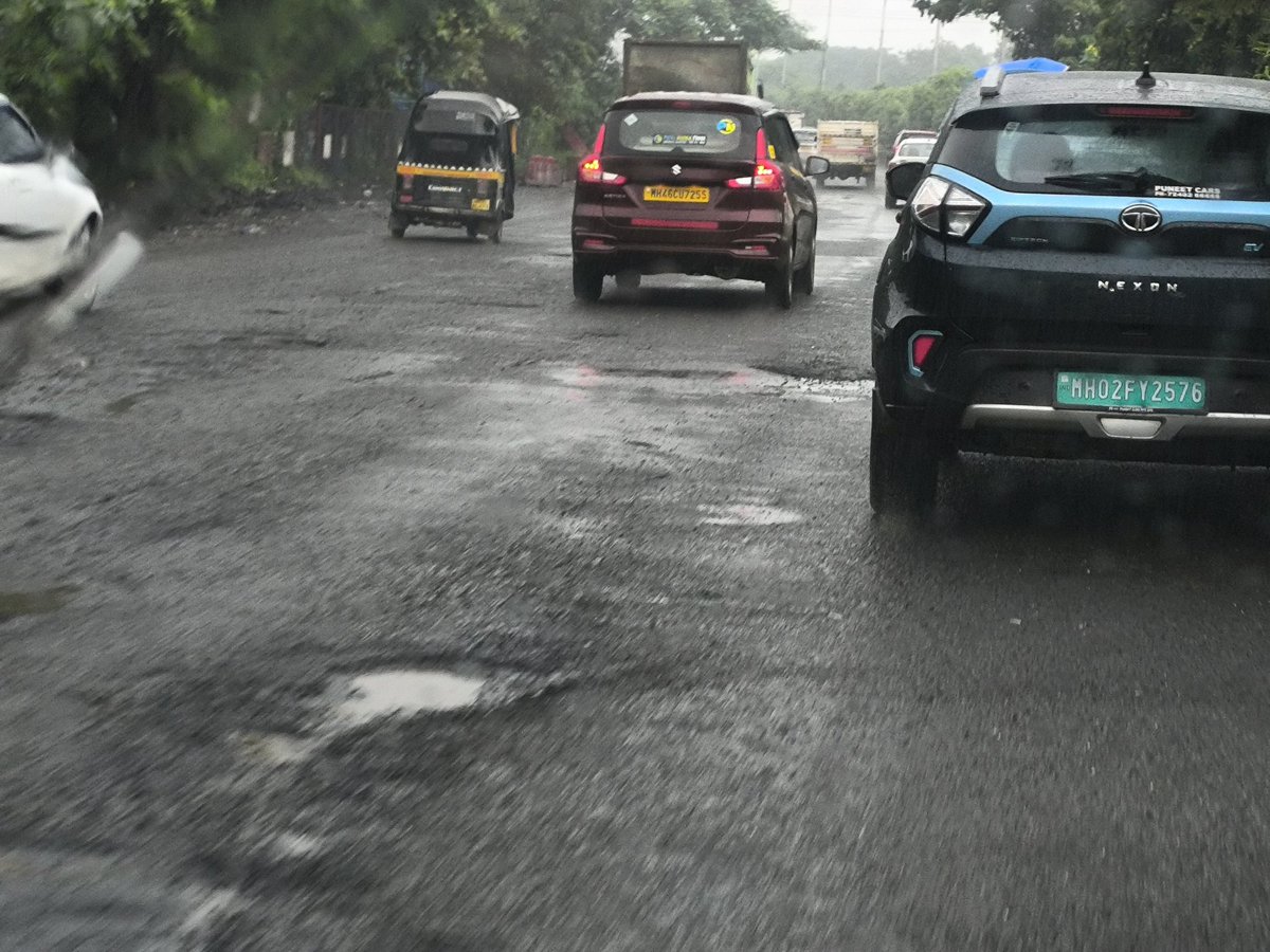 Today morning before Airoli bridge just after turning from Bhandup

<a href="/NMMConline/">Navi Mumbai Municipal Corporation</a> <a href="/NMMCCommr/">NMMC Commissioner</a>