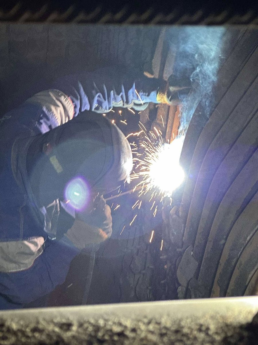 Таныг шүүмжлээд хэвтэж байхад тэд өвлийн хүйтэн, зуны халуунд өдөр, шөнө гэхгүй ажилласаар л байдаг.
Ус дулааны гэмтэл саатал хэлж ирдэггүй гэдгийг ойлгож байх хэрэгтэй шүү!