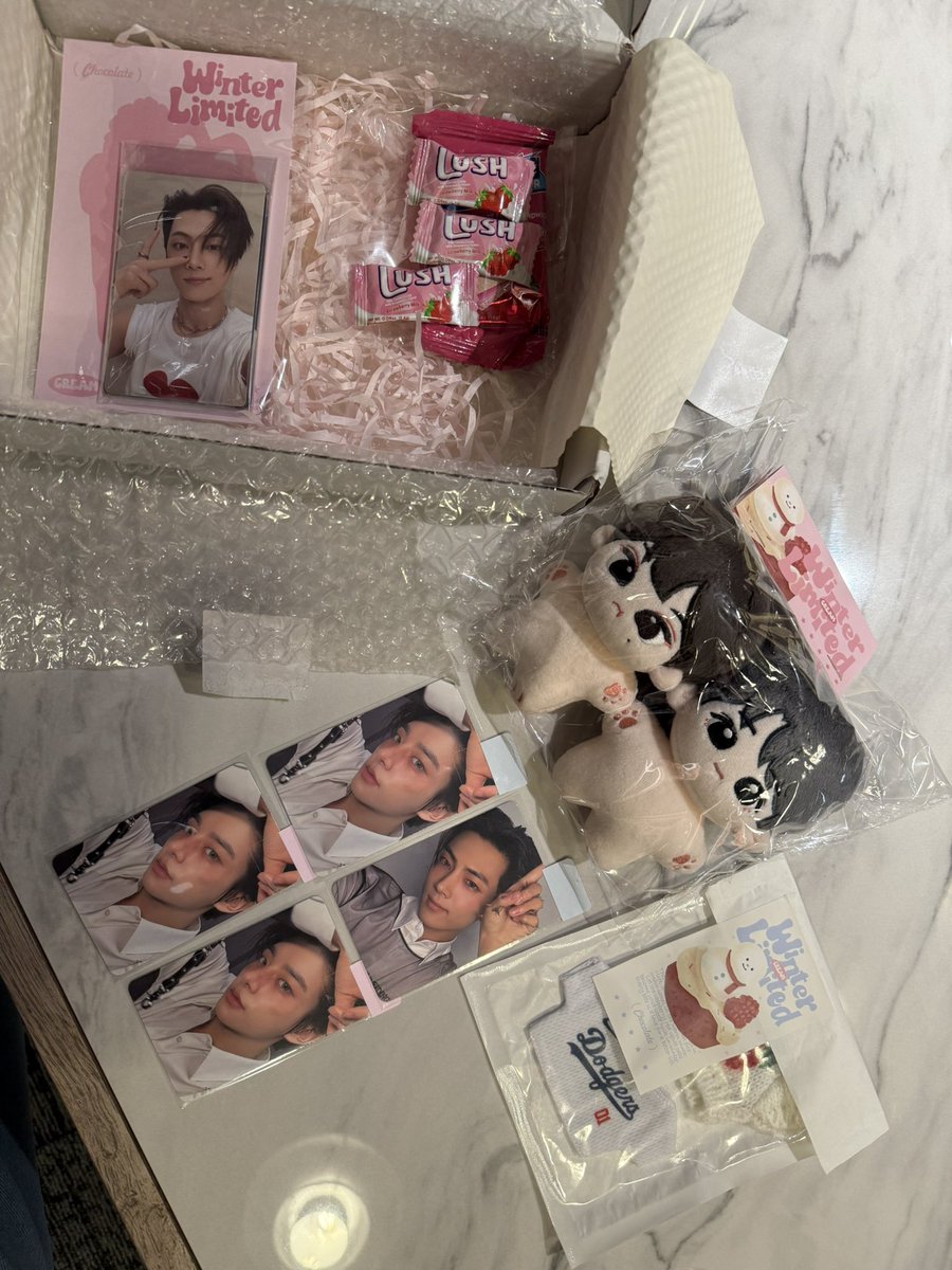 enhypn4life's tweet photo. 💌: @catstarpjs #pawsitivefeedbacks
late feedback but package arrived safely ^^ couldn’t be happier with how smooth everything went :”> (pwede mo na unblock si @ddeonuwu__ HAHAHAHAHA) thank you so much!! ang cute cute talaga ng packaging (∗˃̶ ᵕ ˂̶∗) https://t.co/x7ZsqpRAKT