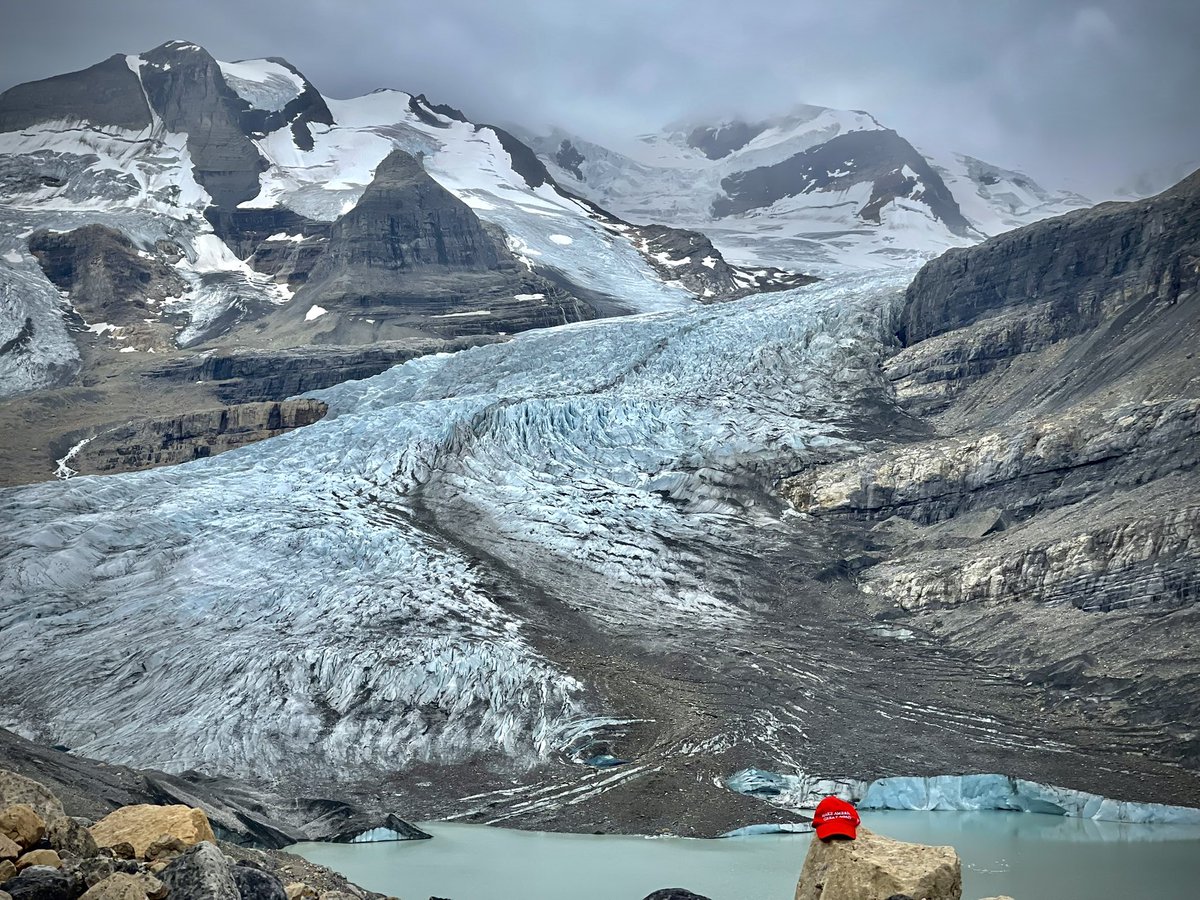 SmartAsiaFriend's tweet image. The wildest of places takes up the entire theater of view.

#maga #magahat #Trump #thewild #glaciers #mountains
