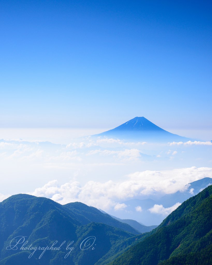 夏空に浮かぶ富士

#富士山
#南アルプス