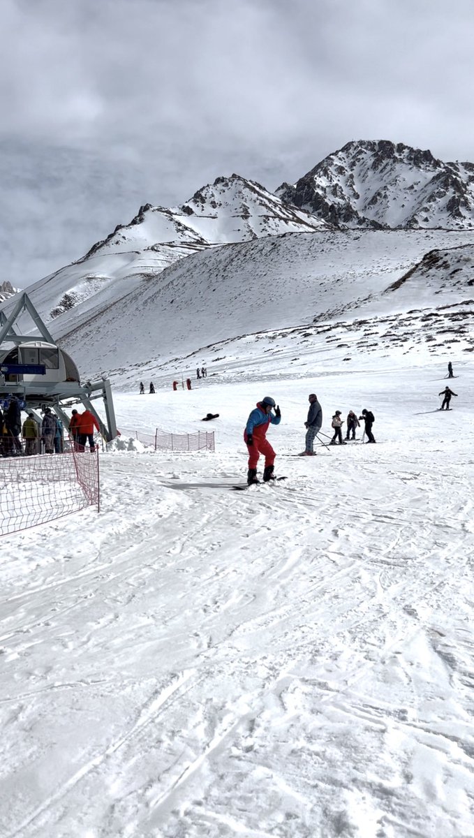 GabrielSalgadoA's tweet image. #snowboard #lasleñas #mendoza2025 #abogado #derechodeimagen #dañosyperjuicios #gabrielsalgadoabogado