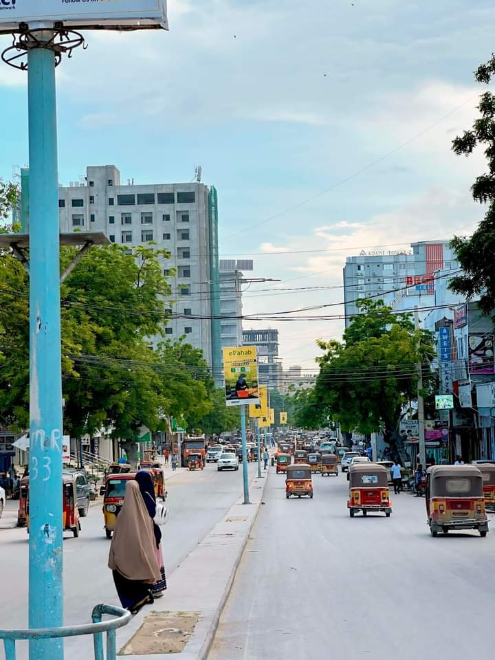 Mogadishu, Somalia – Once scarred by conflict, today it stands as one of Africa’s fastest-growing cities. In just a decade, the capital has transformed — new businesses, better infrastructure, and a rising economy.

#Mogadishu #Somalia #AfricaRising #UrbanDevelopment #EconomicGro