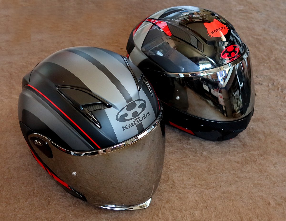 kazewatari's tweet image. ここ数年夏の気温が高く、秋が従来の夏の様な感じ😖
ヘルメットは、#OGKカブト の #RYUKI と言うフルフェイス（システムヘルメット）を年間通して使って居ます😃
が…暑さに耐えられず😂、夏～秋用にジェット型の #EXCEED2 を購入😅
とりあえずシルバーミラーシールドにして、ピンロックも取り付け🏍️